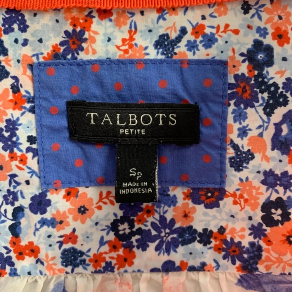 Talbots petites‎ turn up cuff floral button down. Worn 3x